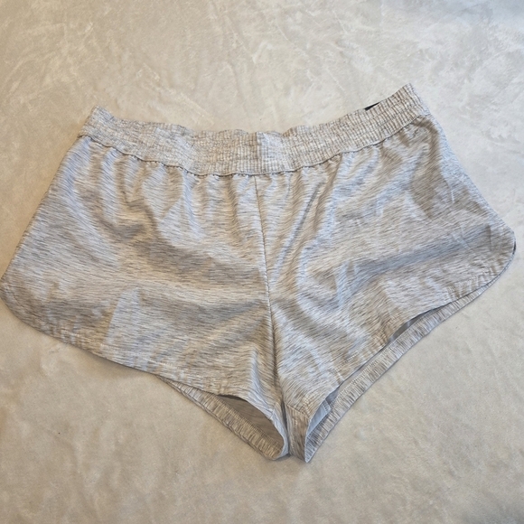 DSG Pants - DSG Women's Stride Mid-Rise Shorts Large White Gray New Running Yoga Workout